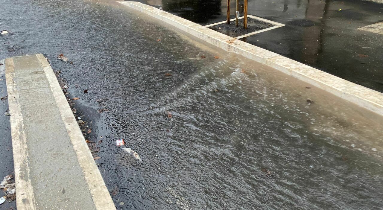 Via Panama, è polemica sulla ciclabile che si è allagata per le piogge