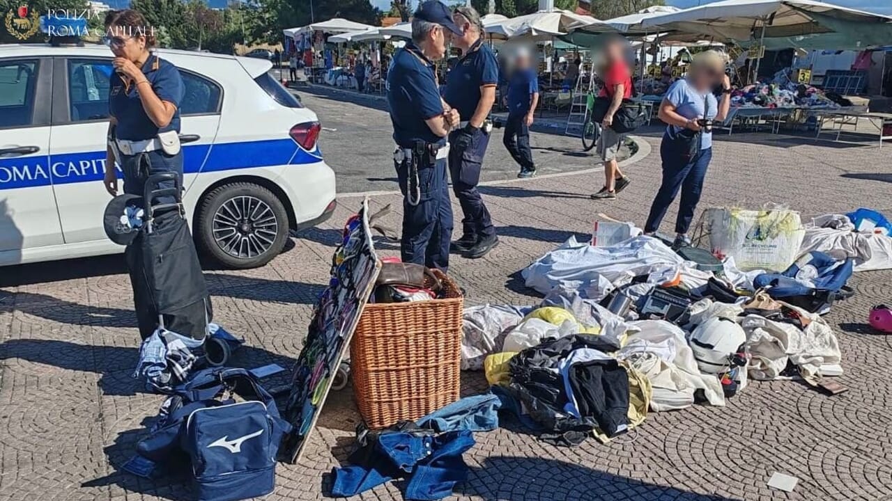 Roma, trasloco in via Lamaro per le bancarelle di Anagnina