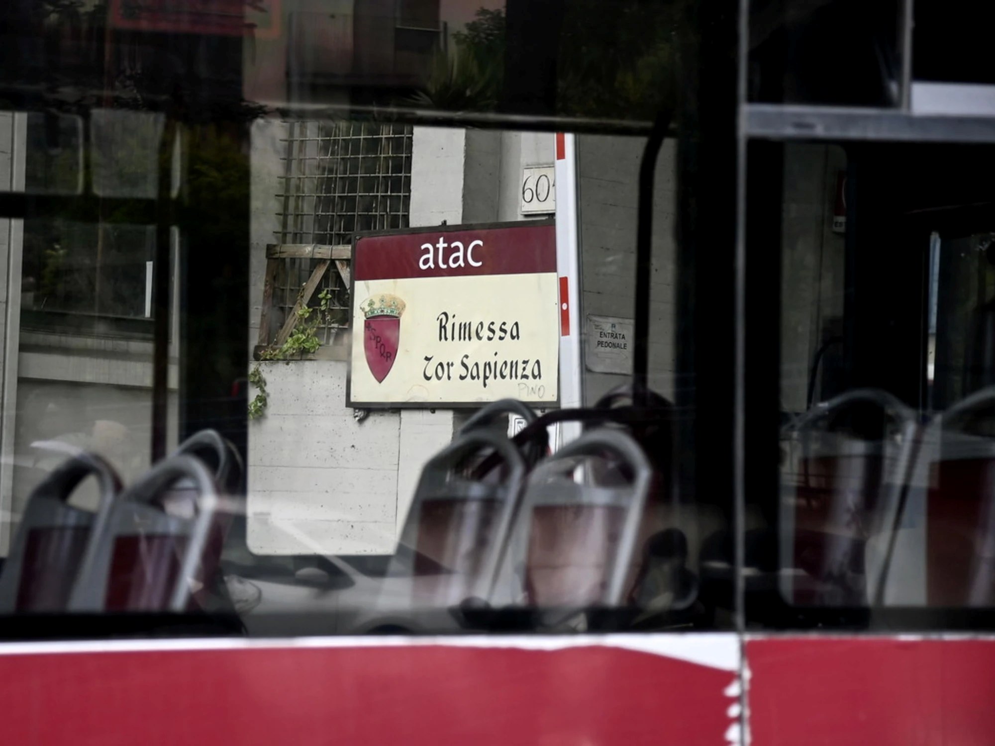 Roma, follia sulla linea 444: 39enne accoltellato per un banale contatto