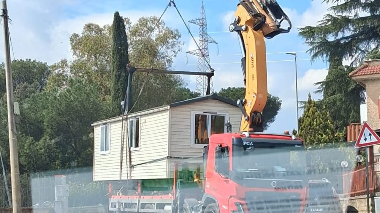 Rocca Cencia, i residenti sventano un nuovo insediamento abusivo