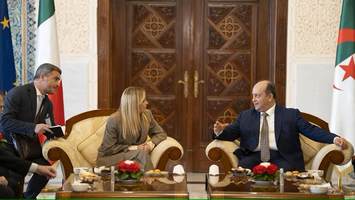 Meloni ad Algeri per il gas italiano dopo lo stop delle forniture dal Qatar