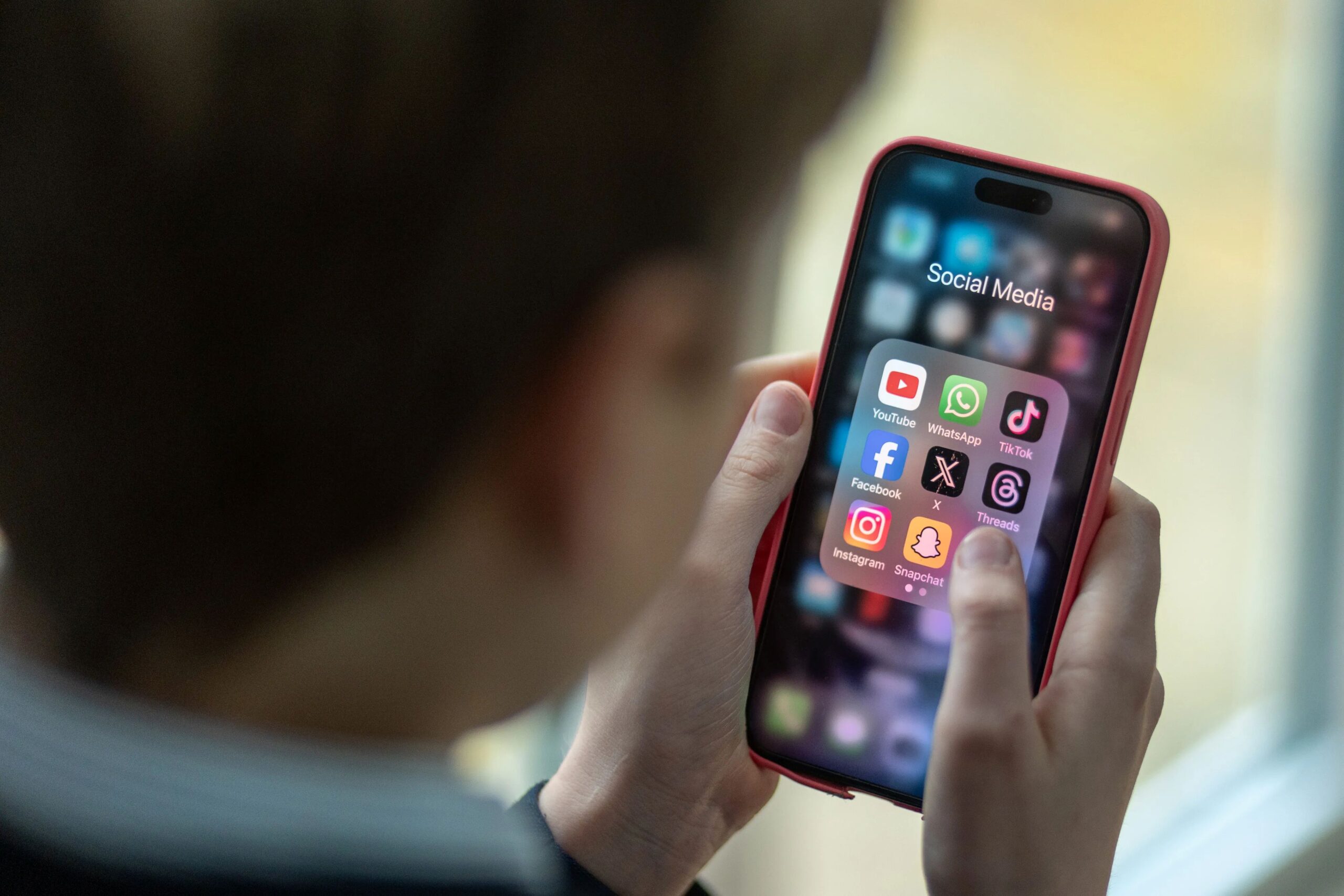 Social network e minori: il governo pensa al divieto per gli under 15