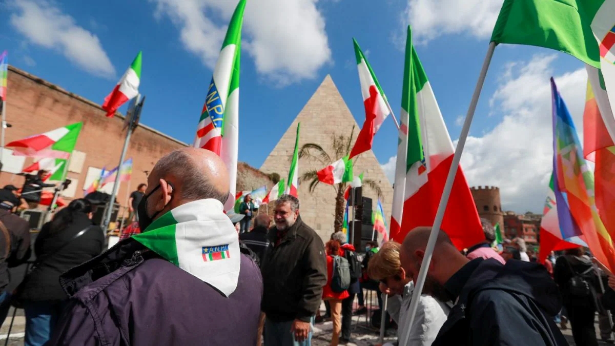 Scontri e violenze durante il 25 aprile: spari a Roma, ferite due persone
