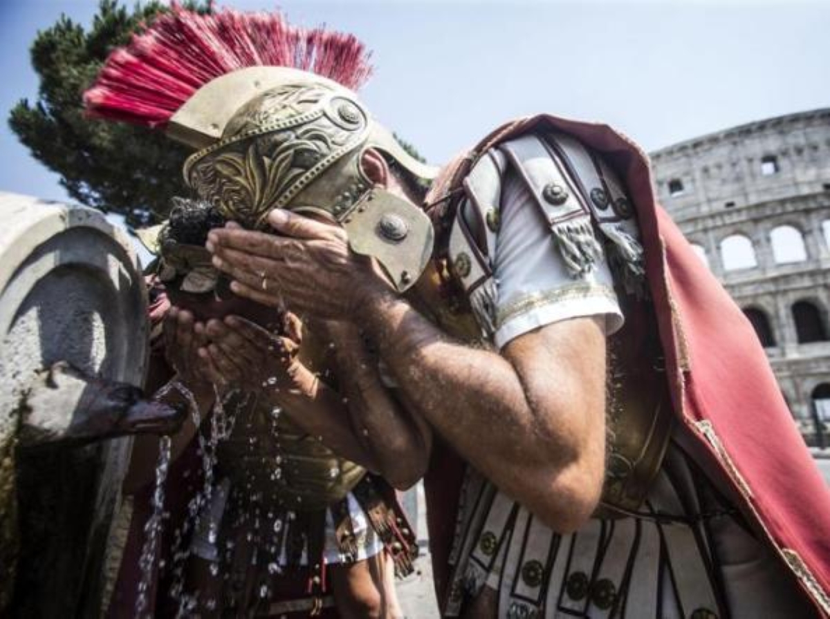 Roma, centurione arrestato per rapina: era già a processo per stalking