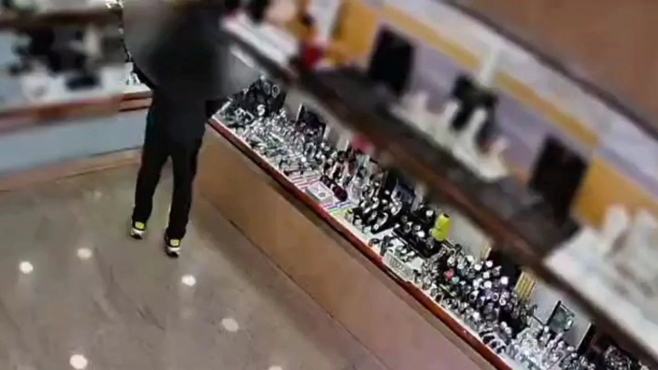 Roma, l’incubo dei “5 uomini d’oro”: due gioiellerie svaligiate in tre minuti