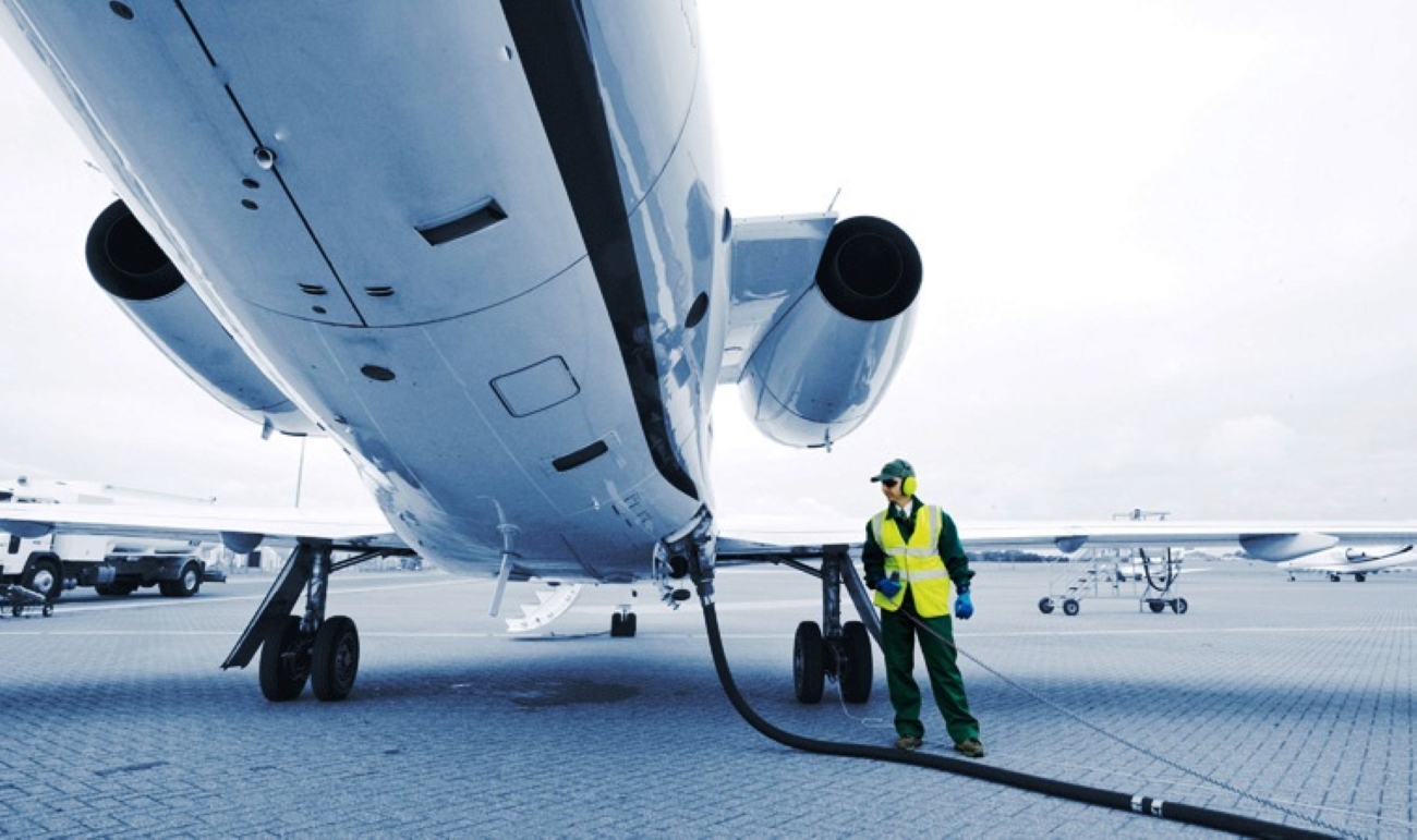 Emergenza jet fuel e rincaro benzina: la crisi dei carburanti scuote l’Italia