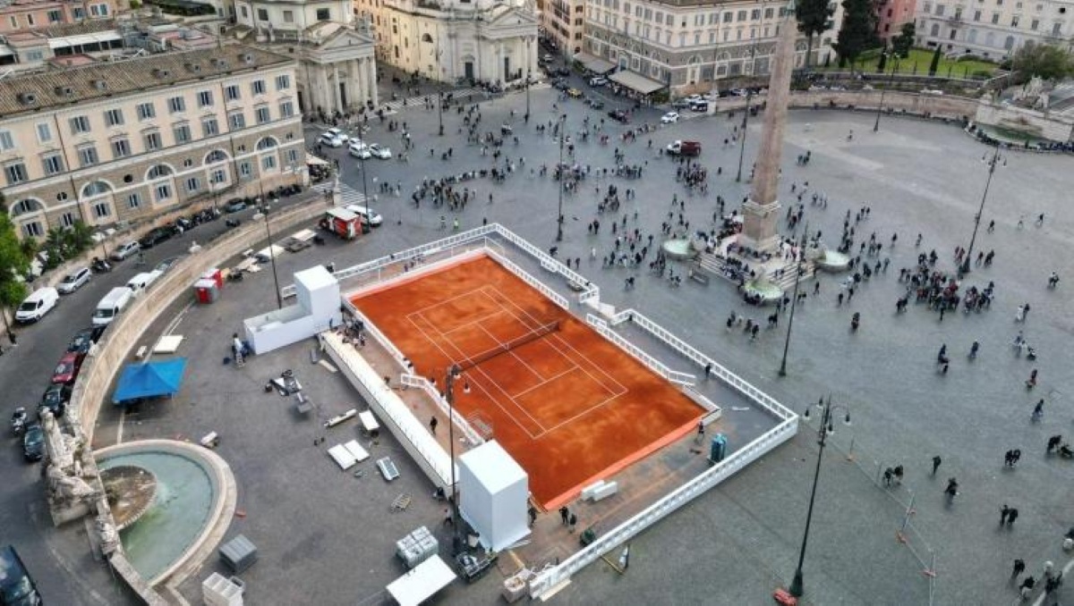 Roma: piazza del Popolo ospita un campo per gli Internazionali di Tennis