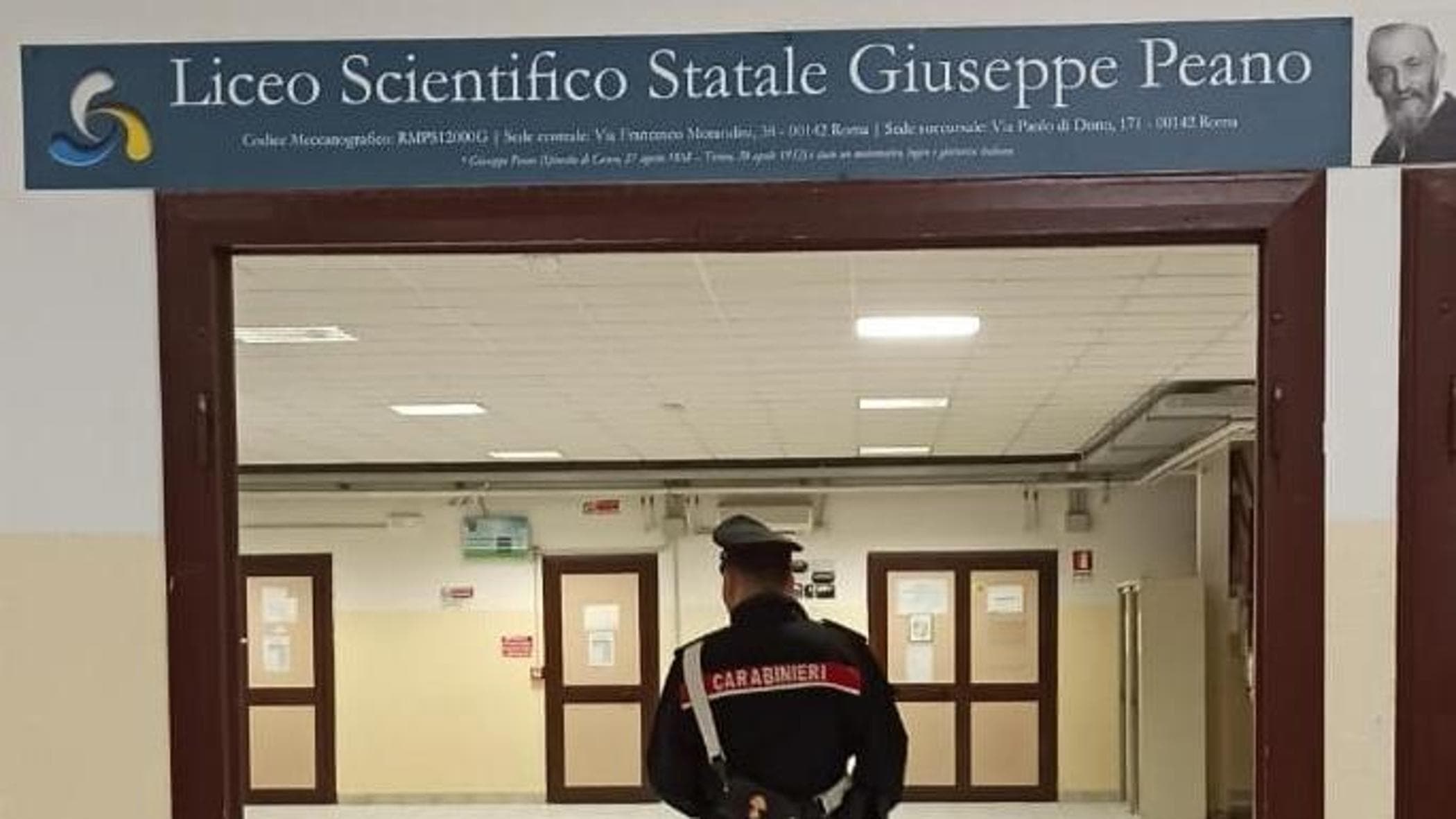 Roma Eur, raid vandalico al Liceo Peano: il preside sospende le lezioni