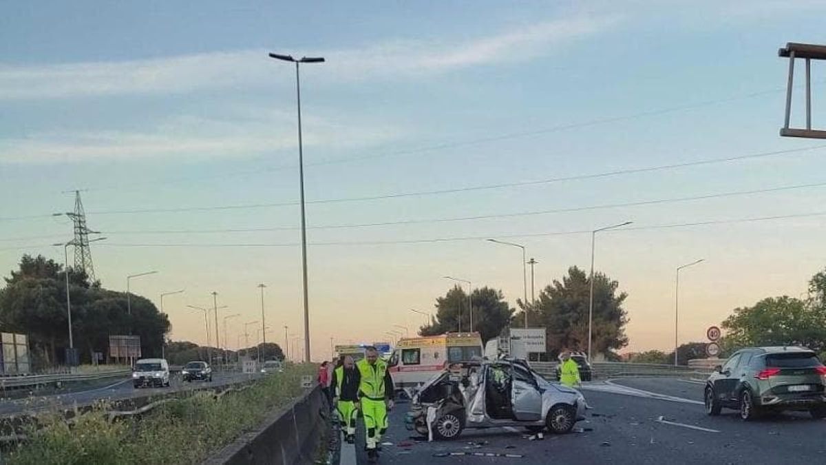 Tragedia sul GRA: si ferma per prestare aiuto, ma viene travolto e ucciso