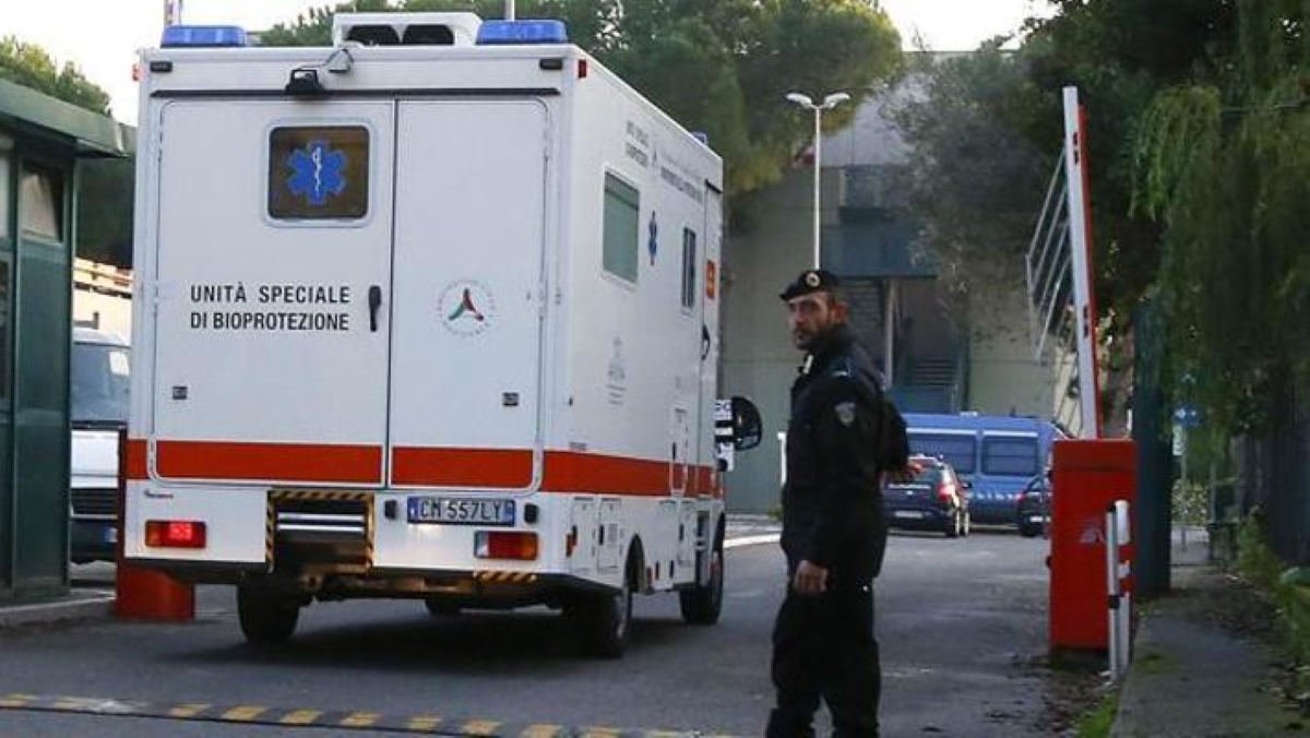 Ebola, sospetto caso a Cagliari: sono attesi i test dello Spallanzani di Roma
