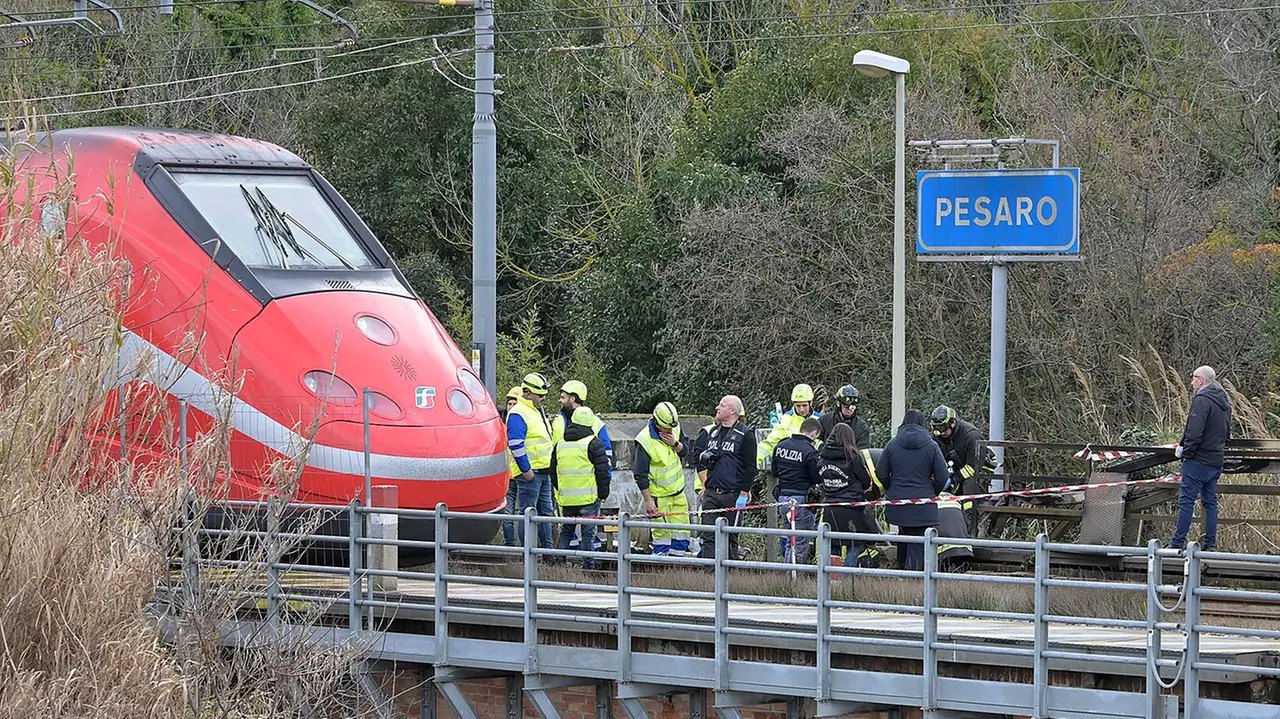 Attentati contro la linea ad alta velocità: 7 arresti tra gli anarchici