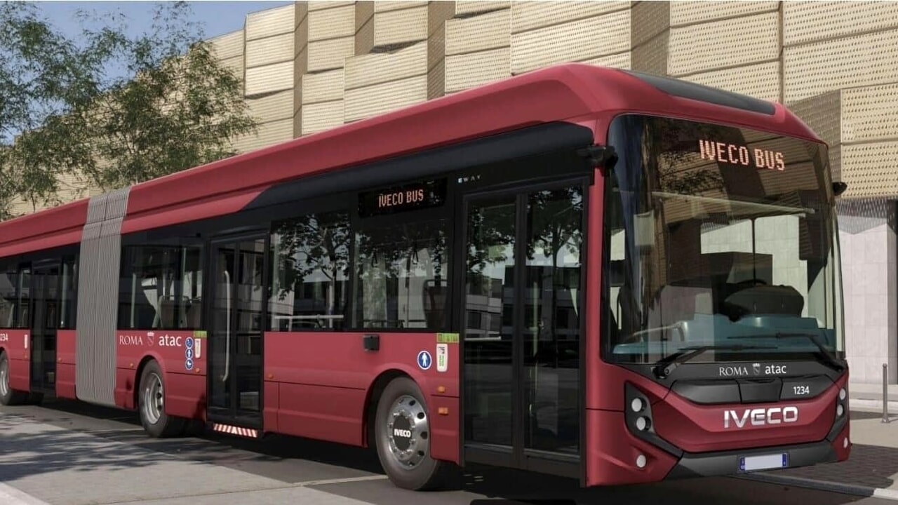 Roma, i bus elettrici soffrono il caldo: l’aria condizionata taglia l’autonomia