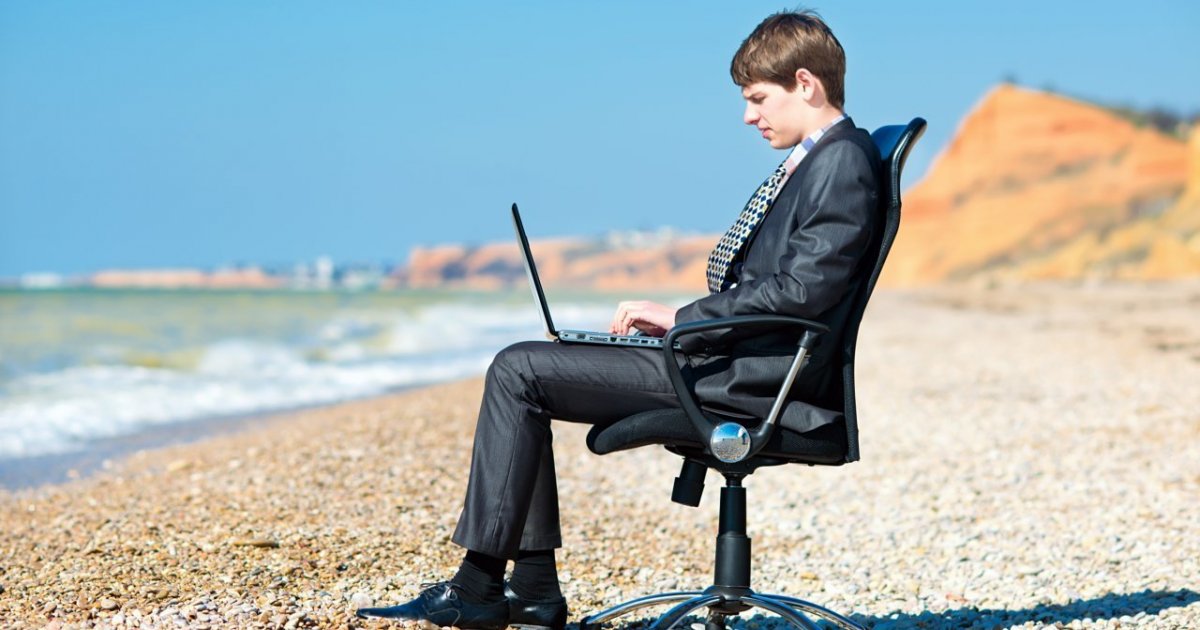Vacanze e stress: 9 italiani su 10 non riescono a staccare dal lavoro