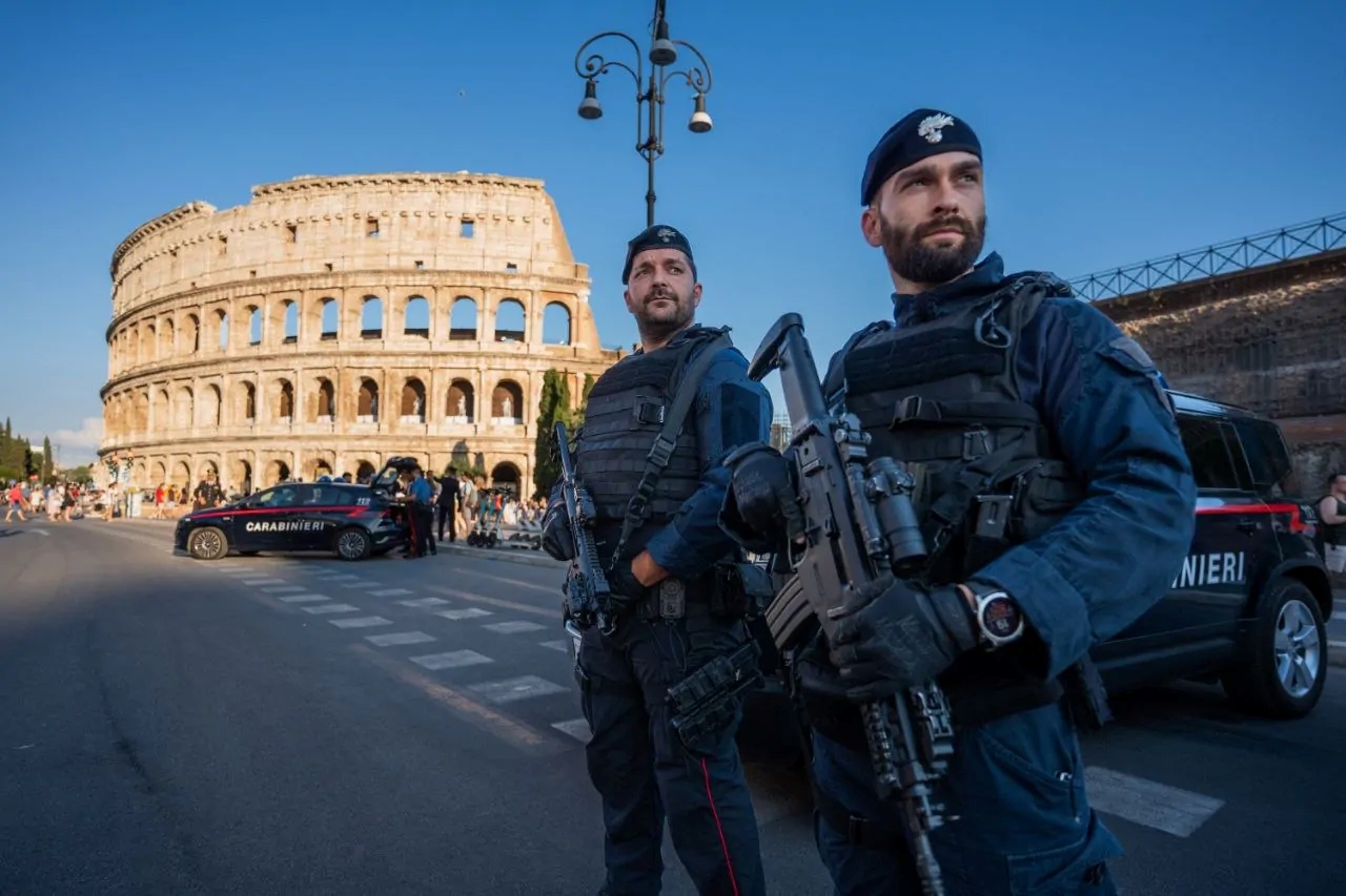 Roma, controlli speciali anti-maranza dei Carabinieri al Colosseo