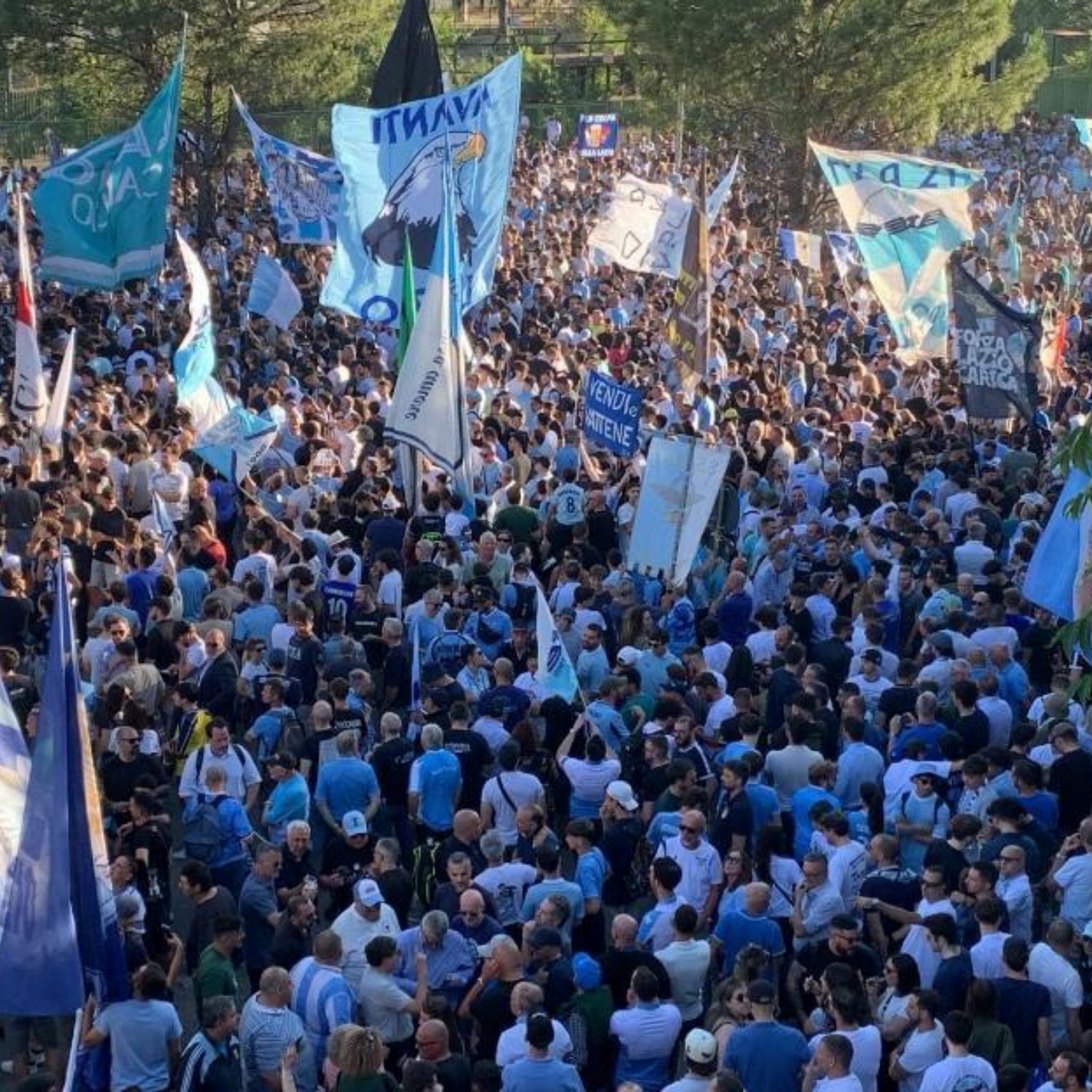 Protesta laziale, attesi in migliaia a Ponte Milvio contro la gestione Lotito