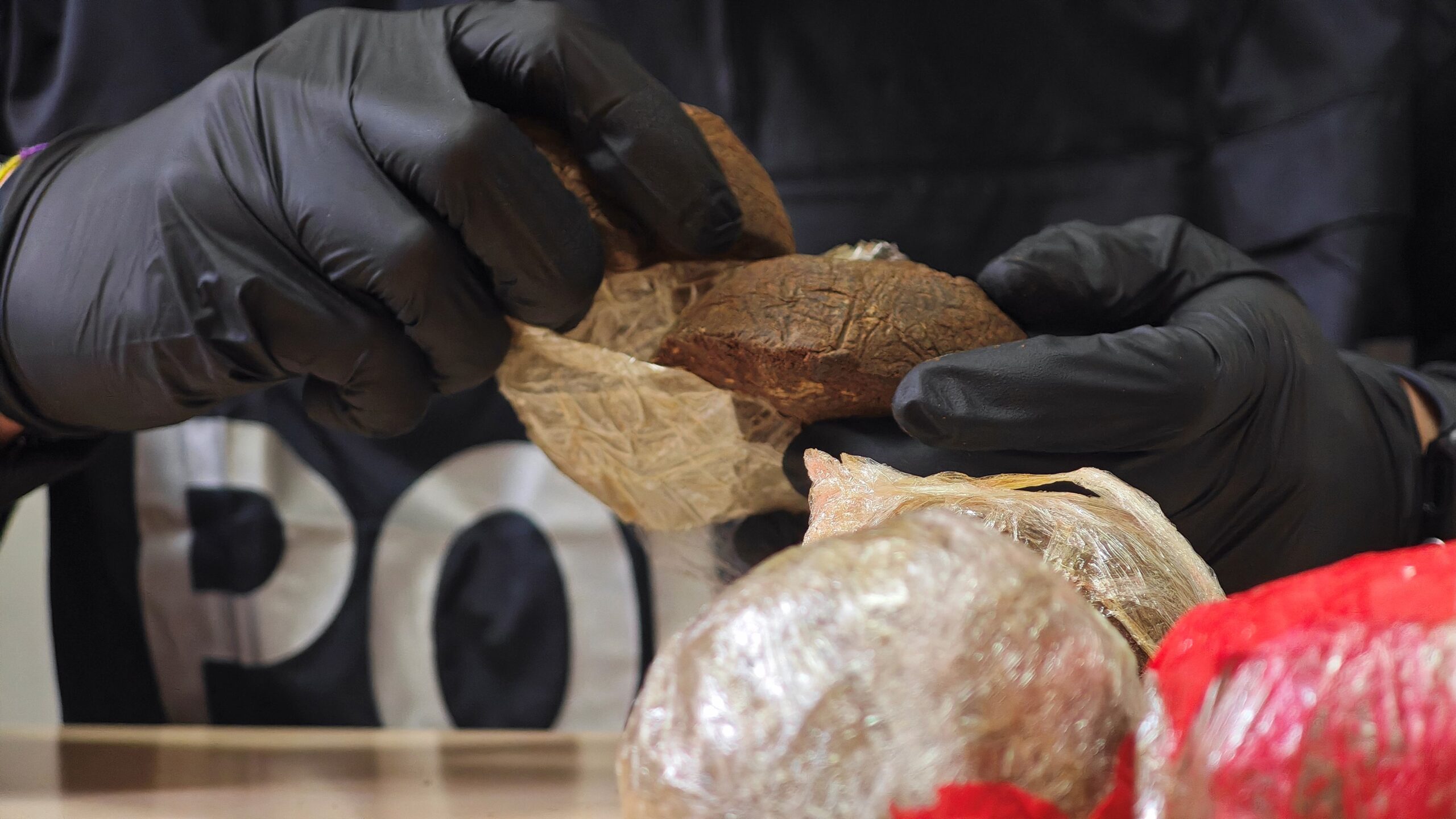 Tor Bella Monaca, sequestrati 50 chili di hashish e arrestati due pusher